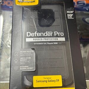 OtterBox Defender Pro Rugged Phone Case for Samsung Galaxy S9 - Black